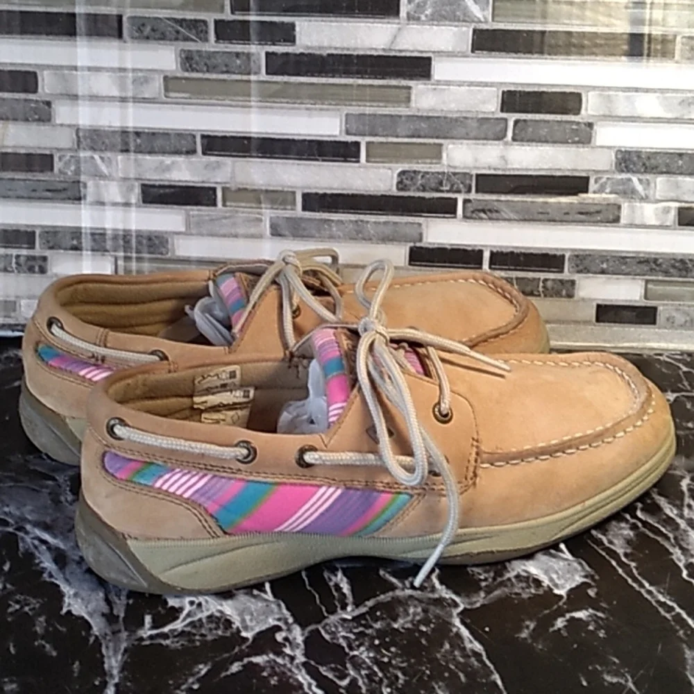 Girls 4.5 Sperry dock preppy shoes
